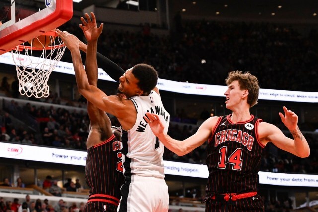 San Antonio Spurs forward Victor Wembanyama (1) shoots against Chicago Bulls forward Jalen Smith (25) and forward Matas Buzelis (14) during the second half at the United Center.