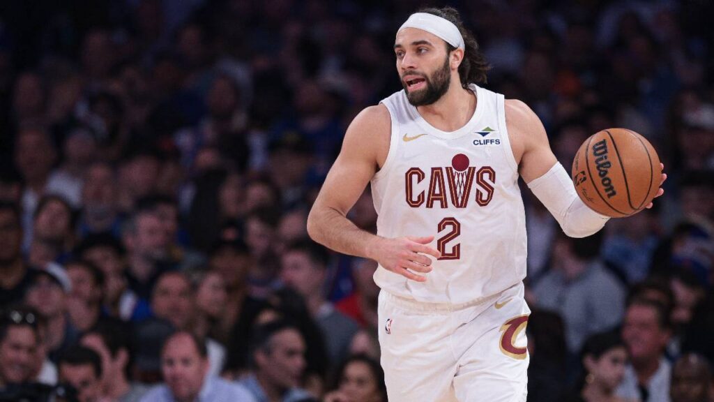 Cleveland Cavaliers guard Max Strus (2) dribbles up court against the New York Knicks during the second quarter of the eastern conference finals of the 2026 NBA playoffs at Madison Square Garden.