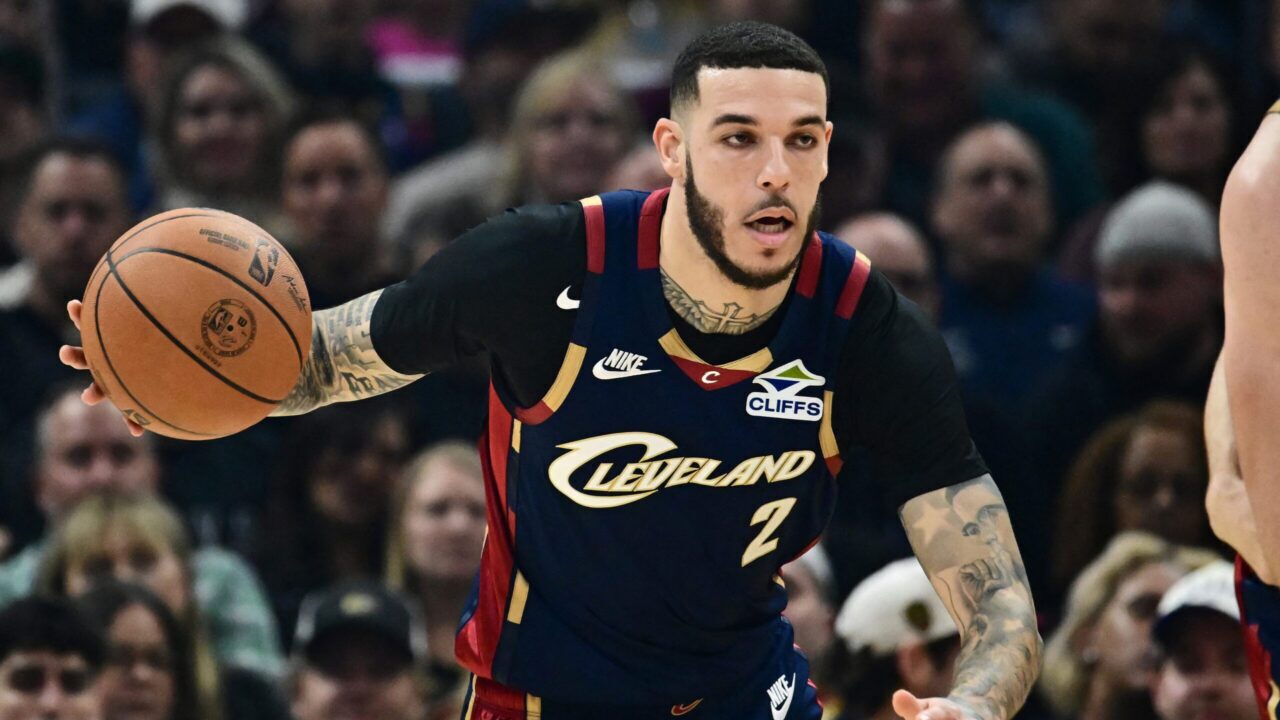 why is Lonzo Ball not playing