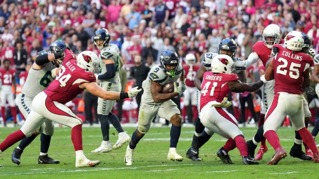 Cardinals-Seahawks Loss: Seattle Seahawks running back Kenneth Walker III (9) runs against the Arizona Cardinals during a November 6, 2022, game at State Farm Stadium.