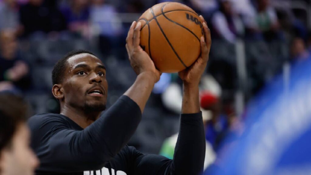 Jalen Duren warms up before a 2026 Pistons game as Jalen Duren Contract Negotiations approach a crucial deadline