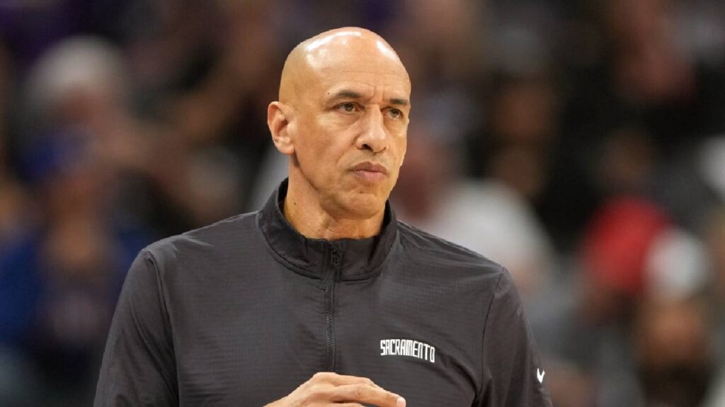 Sacramento Kings head coach Doug Christie during the first quarter against the New Orleans Pelicans at Golden 1 Center.