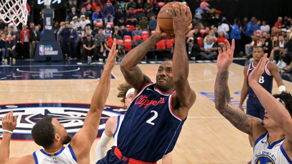 Kawhi Leonard shoots over Stephen Curry during a Los Angeles Clippers playoff game in Kawhi Leonard Contract Extension coverage