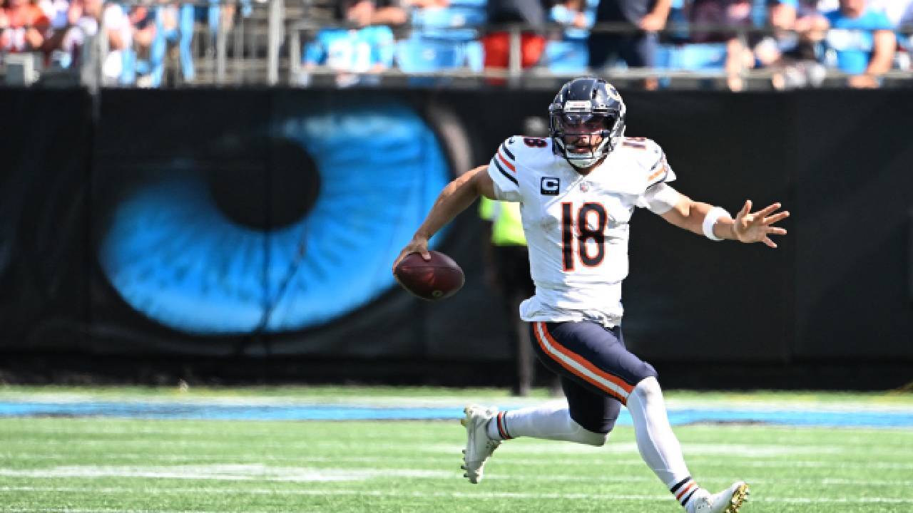 Chicago Bears quarterback Caleb Williams (18) runs with the ball in the fourth quarter against the Carolina Panthers at Bank of America Stadium.