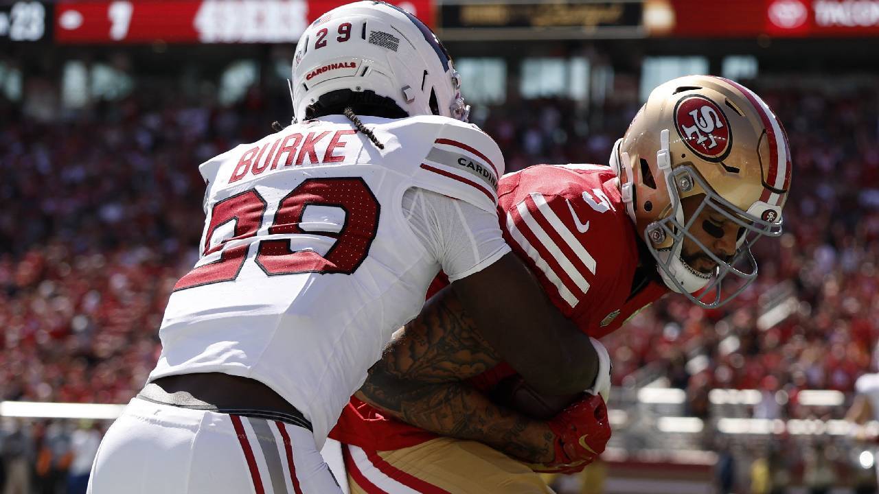 Mike Evans catches a first-half touchdown during Arizona Cardinals vs. 49ers before leaving with a rib and oblique injury.