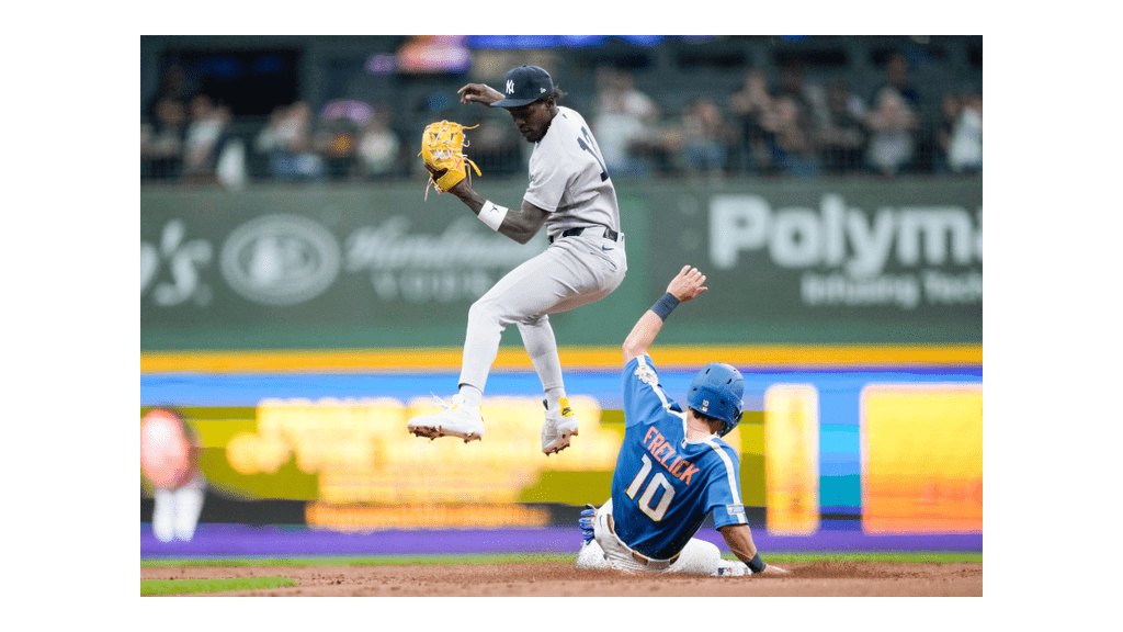 Jazz Chisholm Jr. making a defensive play at second base