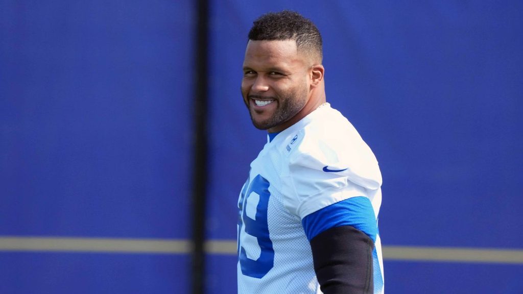 Aaron Donald returns from retirement 2026