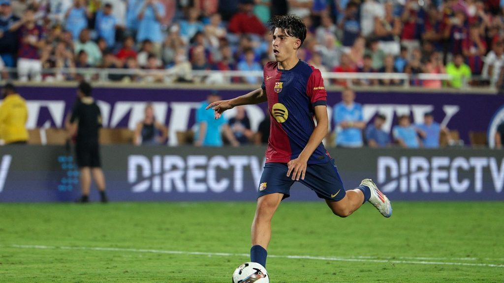 Lamine Yamal prepares to lead Barcelona's attack against PSG