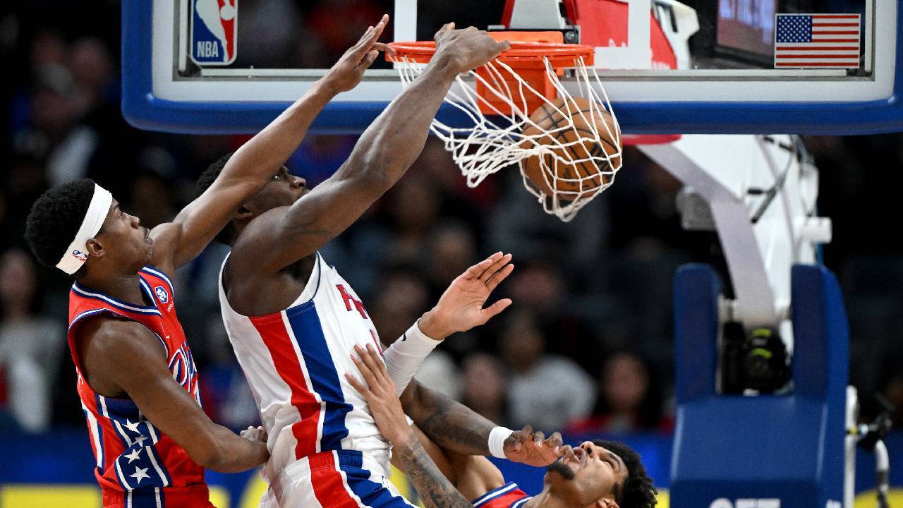 Jalen Duren dunks during Pistons game as Jalen Duren Contract Extension takes shape