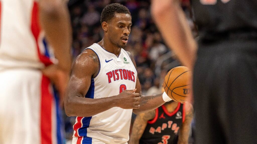 Jalen Duren prepares for a free throw during Pistons game amid Jalen Duren Contract Extension