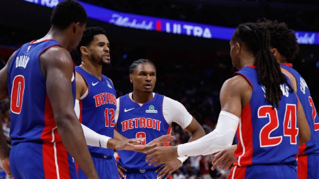 Jalen Duren, Cade Cunningham and Ausar Thompson huddle during Pistons playoff game, key pieces around Jalen Duren Contract Extension