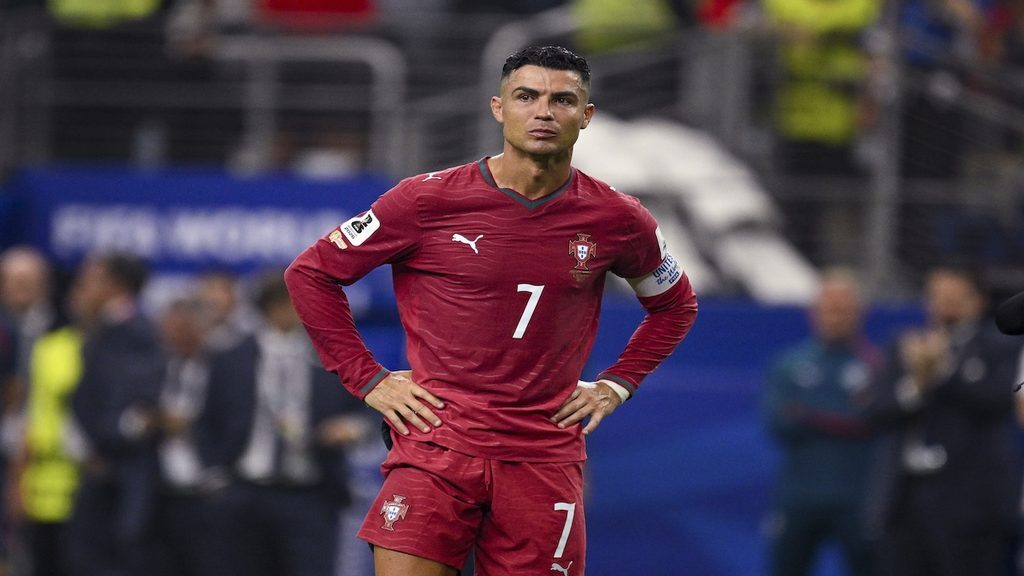 Ronaldo reacts to Messi retirement