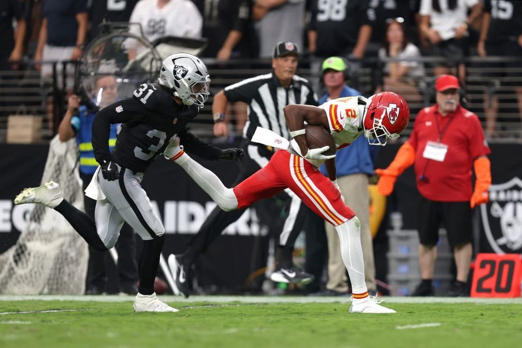 Chiefs offense wide receiver Tyquan Thornton runs with a catch