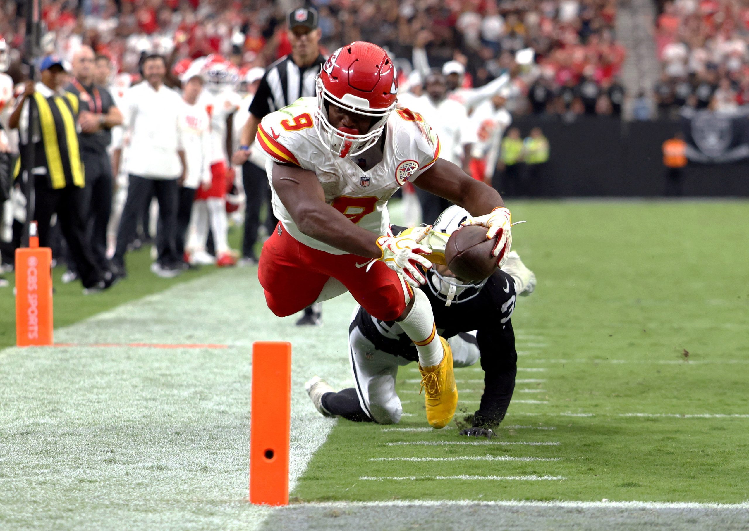 Chiefs offense running back Kenneth Walker III scores a touchdown against Las Vegas Raiders.