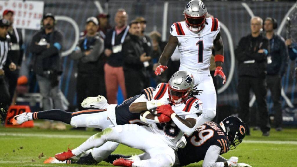 Bears Beat Patriots 30–24