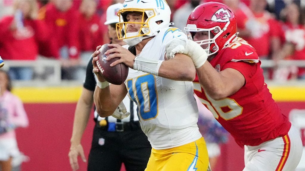 Chiefs pass rush Karlaftis goes for a sack