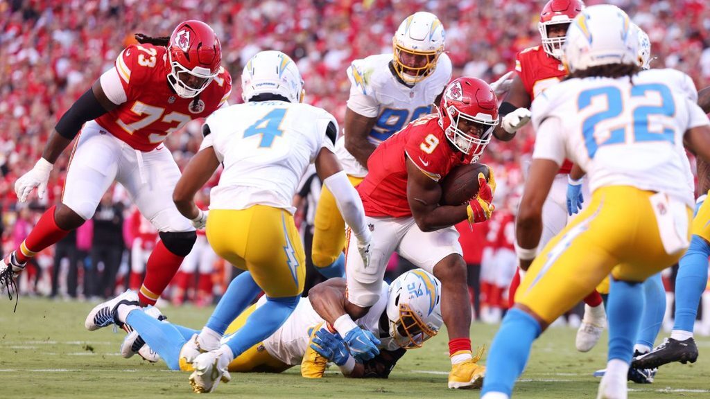 Kenneth Walker's explosive runs - Walker rushes against Chargers