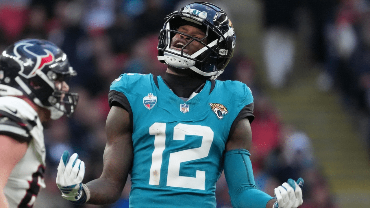 Travis Hunter takes in the London vibes AFC South standings