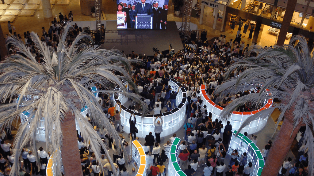 Jun 07, 2005; Paris, France: Fans gather at the City Center to watch IOC president Jacques Rogge annouce from Singapore the 2012 Summer Olympics will be held in London. Mandatory Credit: FEL/Presse via USA TODAY Sports. Trail Blazers.