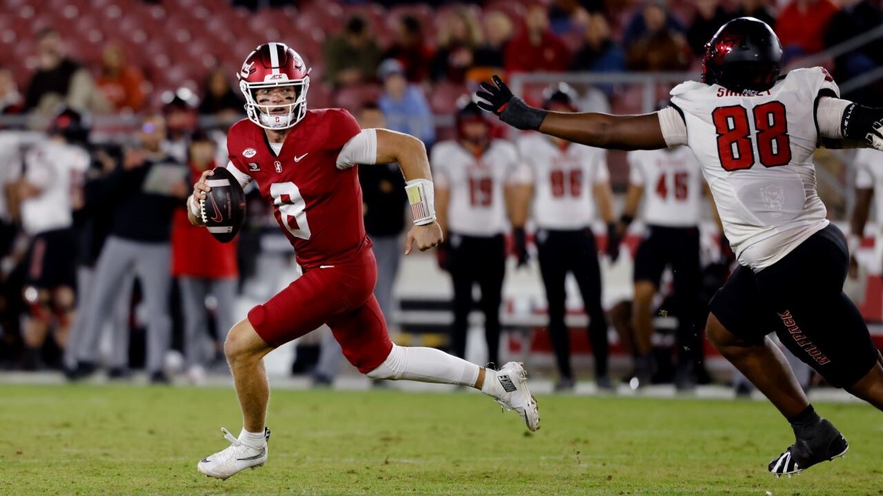 Stanford football quarterback Davis Warren