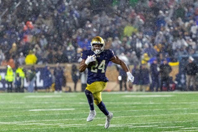 Jadarian Price running in the open field
