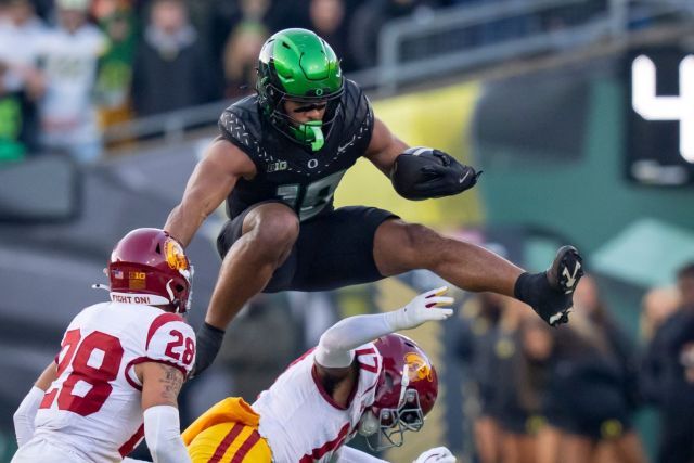 Kenyon Sadiq hurdling a defender against USC
