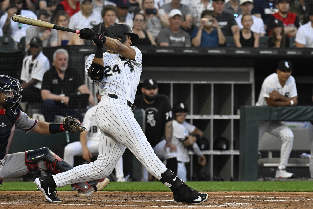 Braden Montgomery hits a single for the White Sox.