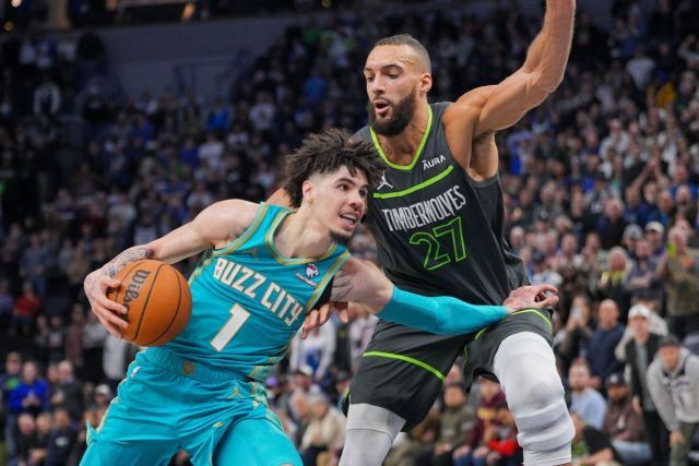 Rudy Gobert defending LaMelo Ball