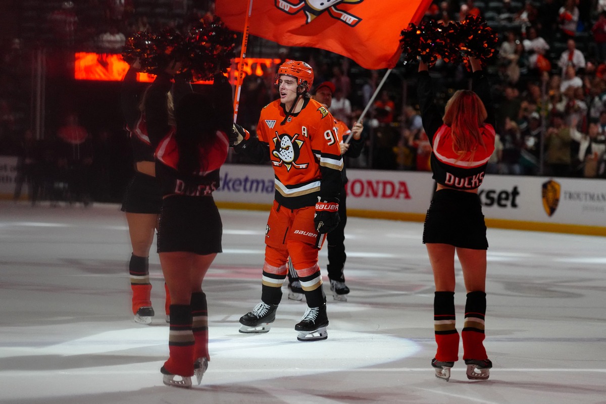 Leo Carlsson is named second star.