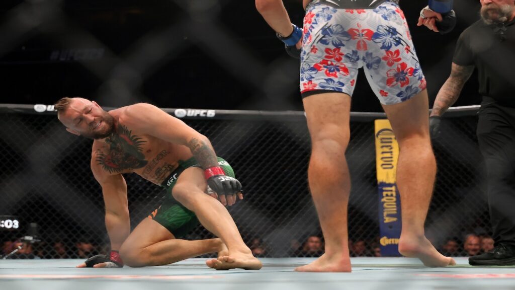 Conor McGregor injured knee against Max Holloway