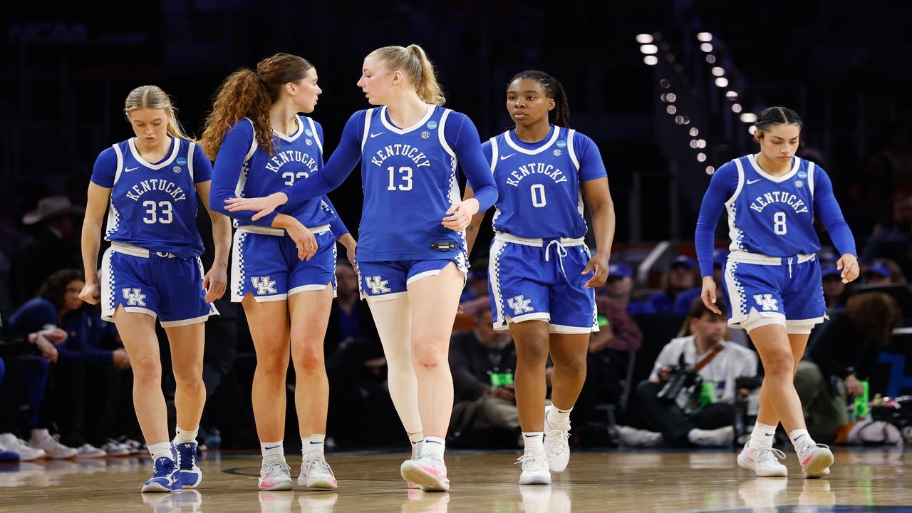 Kentuckt women's basketball plays a game.