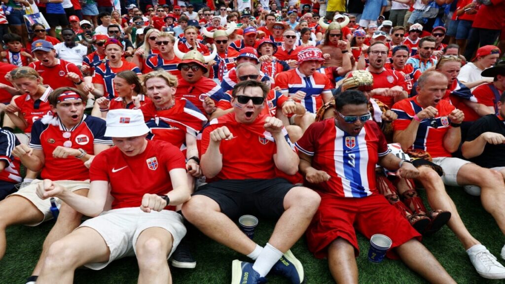 Soccer Football - 2026- World Cup - Quarter Final - Norway v England - Miami Stadium, Miami Gardens, Florida, U.S. - July 11, 2026 Norway fans do the viking row outside the stadium before the match REUTERS/Marco Bello TPX IMAGES OF THE DAY
