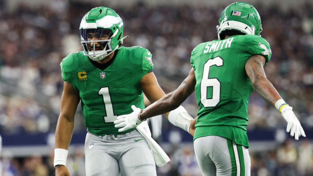 Philadelphia Eagles QB Jalen Hurts celebrates a touchdown with WR DeVonta Smith