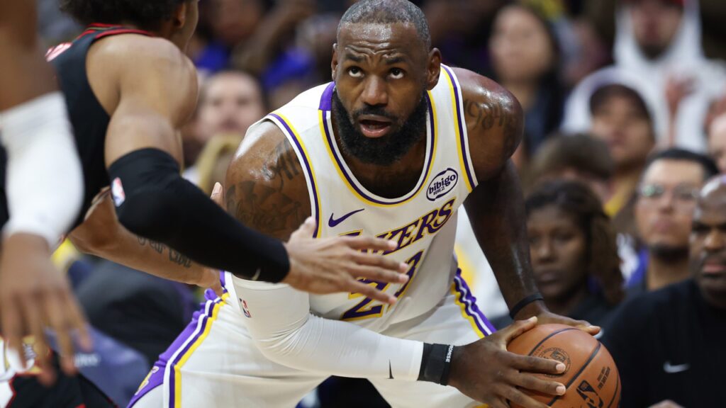 LeBron James Lakers return
