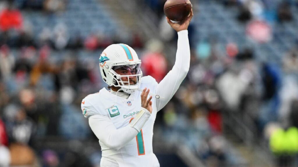 Miami Dolphins quarterback Tua Tagovailoa (1) throws a pass before the game against the New England Patriots at Gillette Stadium.