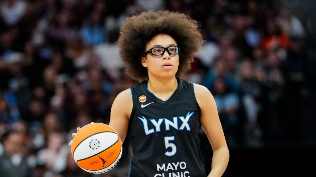 Olivia Miles, jersey 5
