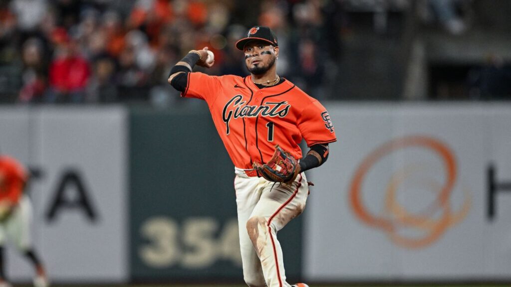 Luis Arraez trade Philadelphia Phillies