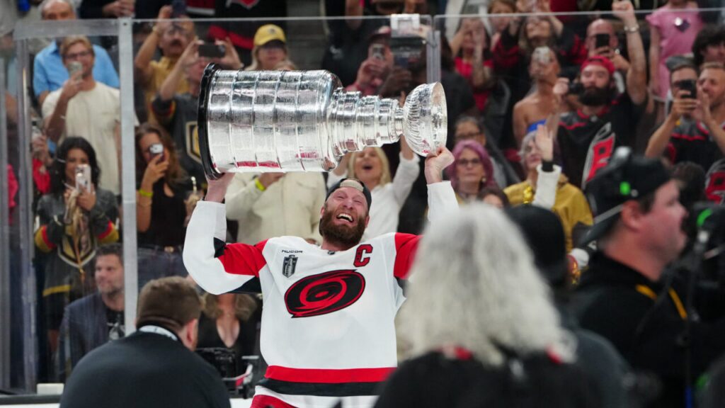 Carolina Hurricanes
Metropolitan Division