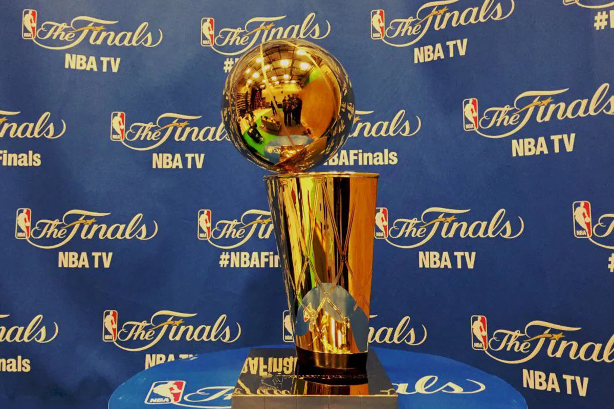 If Kawhi Leonard wants another another NBA Championship, he will need to either see some changes on his current team, or get traded to another team.