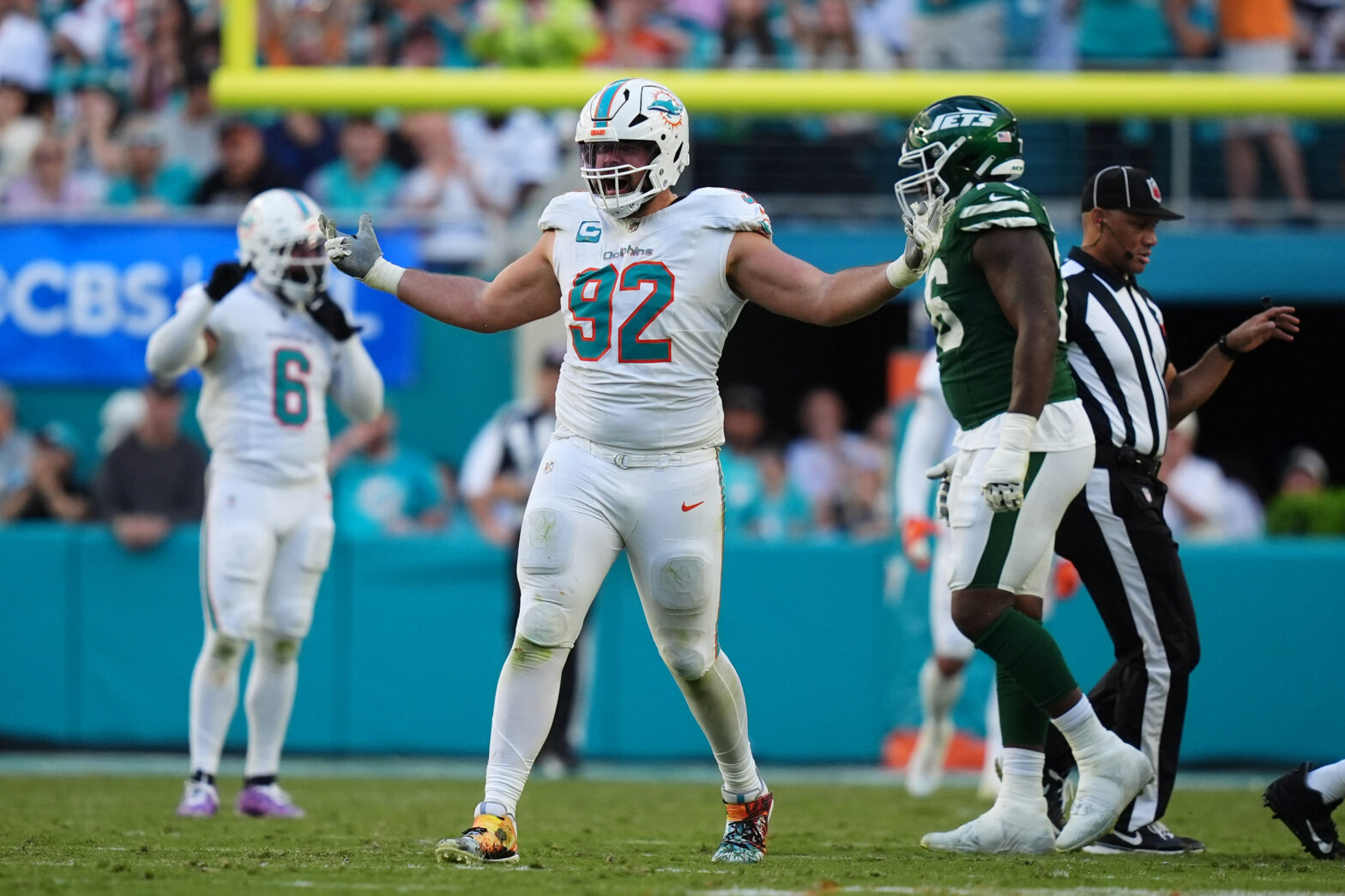 Zach Sieler celebrates a sack photo© Jasen Vinlove-Imagn Images