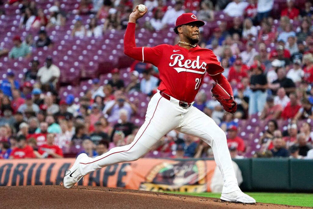 Cincinnati Reds pitcher Hunter Greene (21) delivers a pitch in the first inning of an MLB game between the Cincinnati Reds and Chicago Cubs, Thursday, Sept. 18, 2025, at Great American Ball Park in downtown Cincinnati.