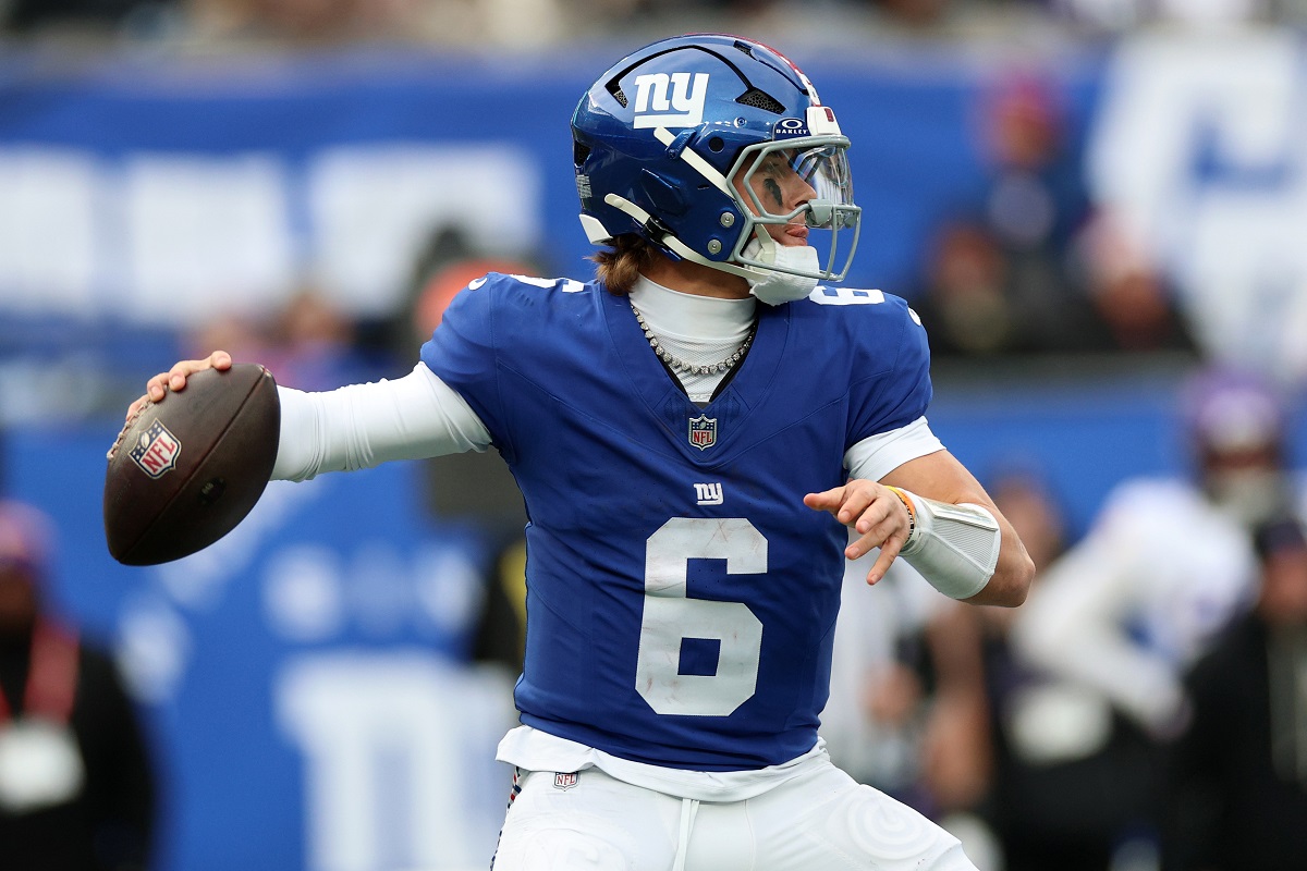 The Giants' Jaxson Dart is cleared to play in Week 17.