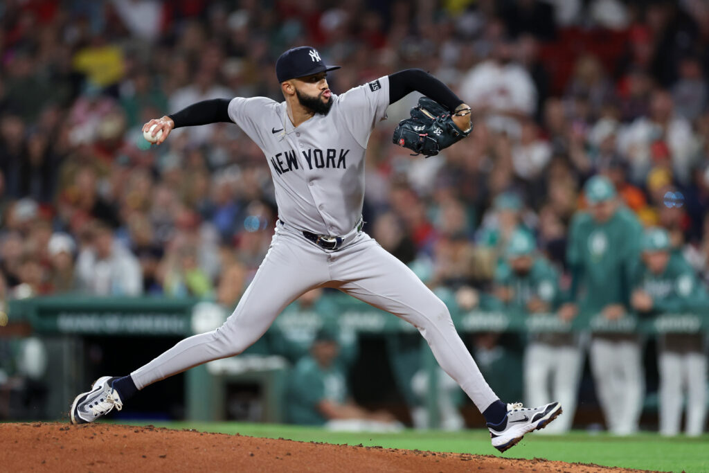 Yankees reliever Devin Williams will move to the Mets.