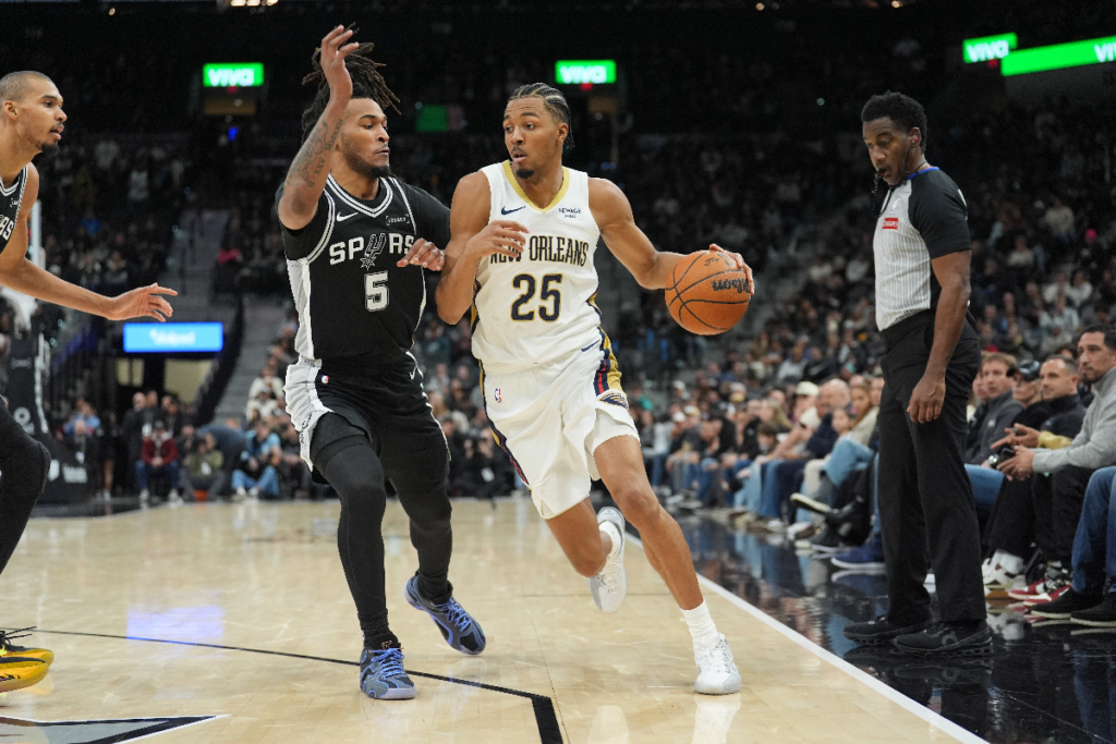 Jan 25, 2026; San Antonio, Texas, USA; New Orleans Pelicans forward Trey Murphy III (25) dribbles against San Antonio Spurs guard Stephon Castle (5) in the second half at Frost Bank Center. Mandatory Credit: Daniel Dunn-Imagn Images
