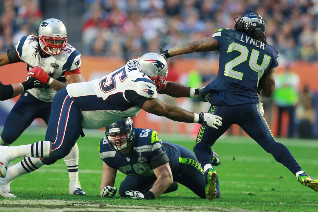 Marshawn Lynch sheds a tackle during Super Bowl 49