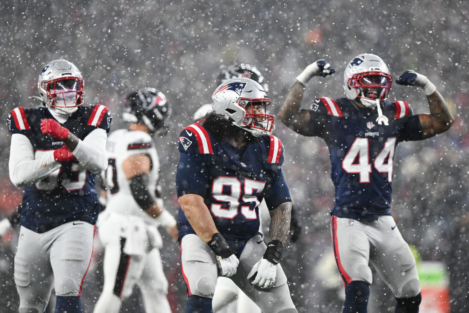Super Bowl favors Patiots Defense