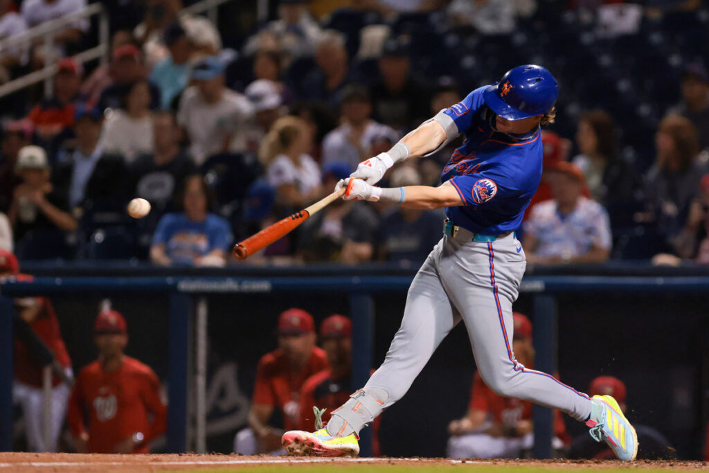 Carson Benge hits an RBI single for the Mets. 