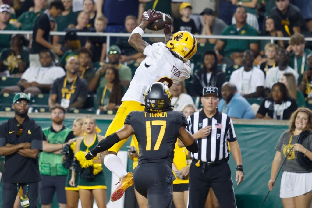 Jordyn Tyson making a highlight catch against Baylor.