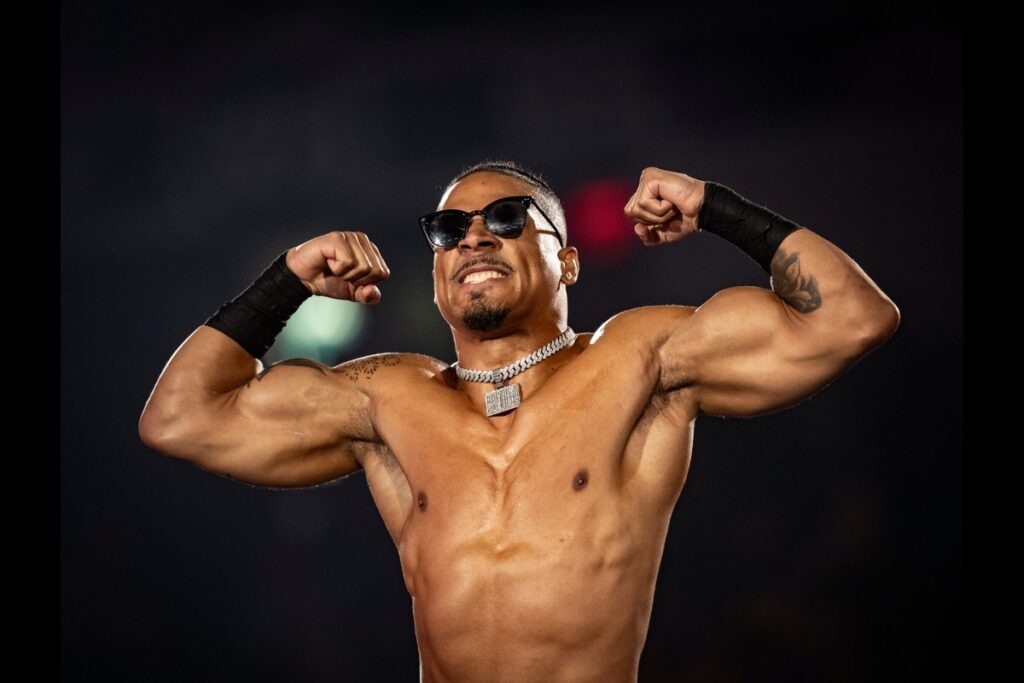 WWE superstar and Framingham native, Carmelo Hayes flexes in front a packed crowd of fans at the DCU Center. © Dylan Azari/Special to the Telegram & Gazette / USA TODAY NETWORK