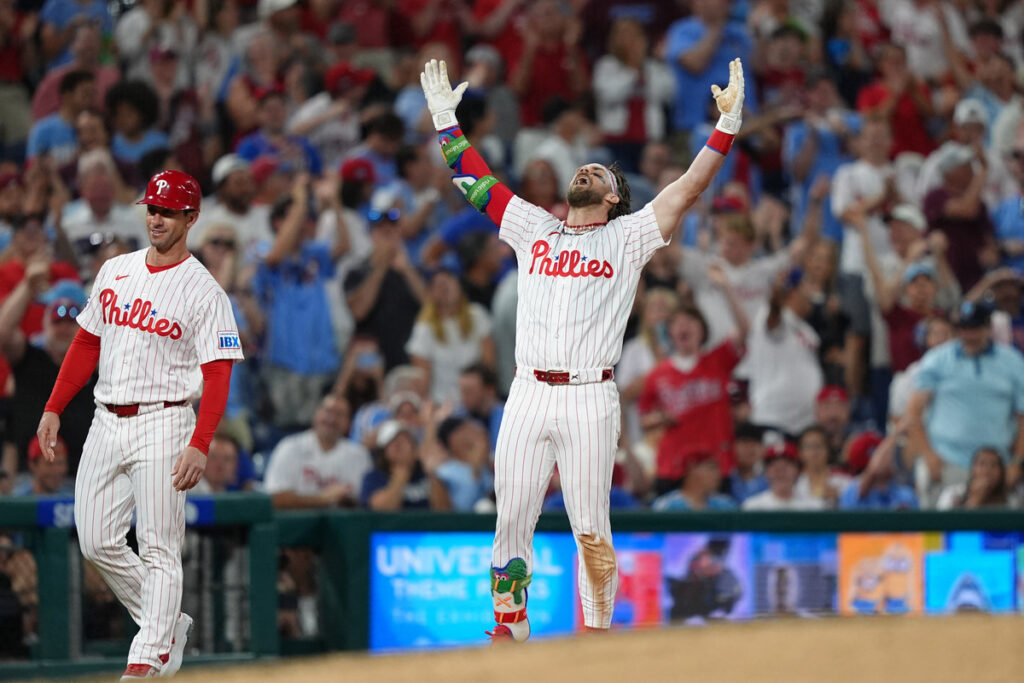 Bryce Harper completes the cycle for the Phillies.